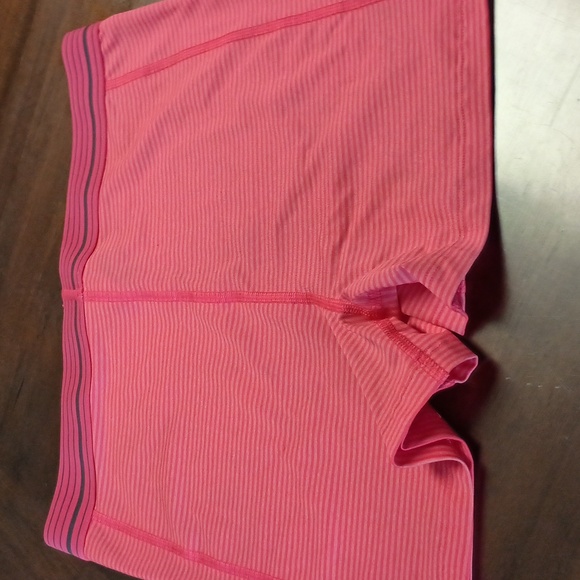 Under Armour Pink Heat Gear Women's Size Medium - Picture 5 of 6